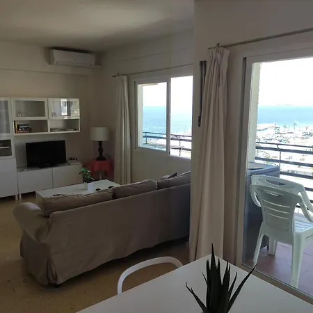In First Line Apto 9-5 Apartment *