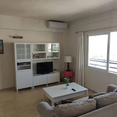 In First Line Apto 9-5 Apartment
